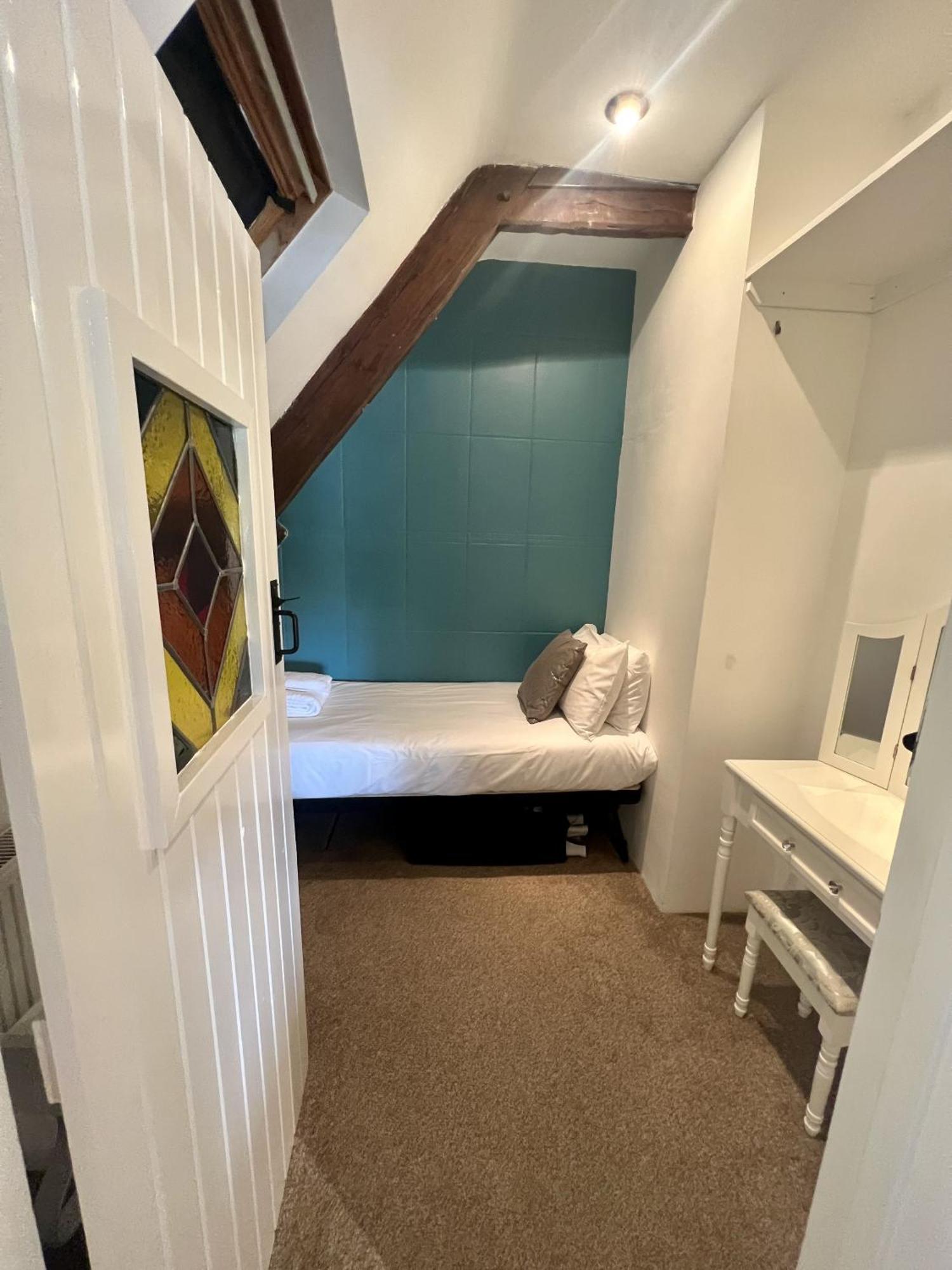 The Old Coach House * Witney